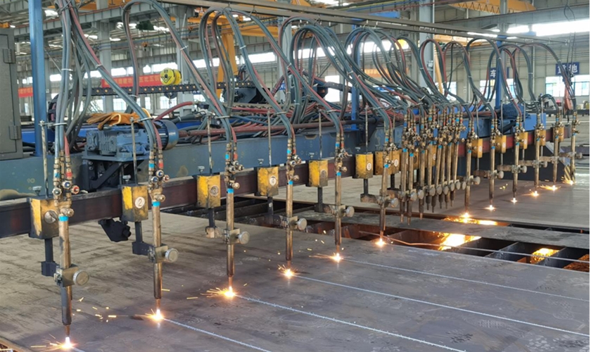 CNC/GDZ—6000 CNC flame multi-head straight strip cutting machine (Zhou Xiang)